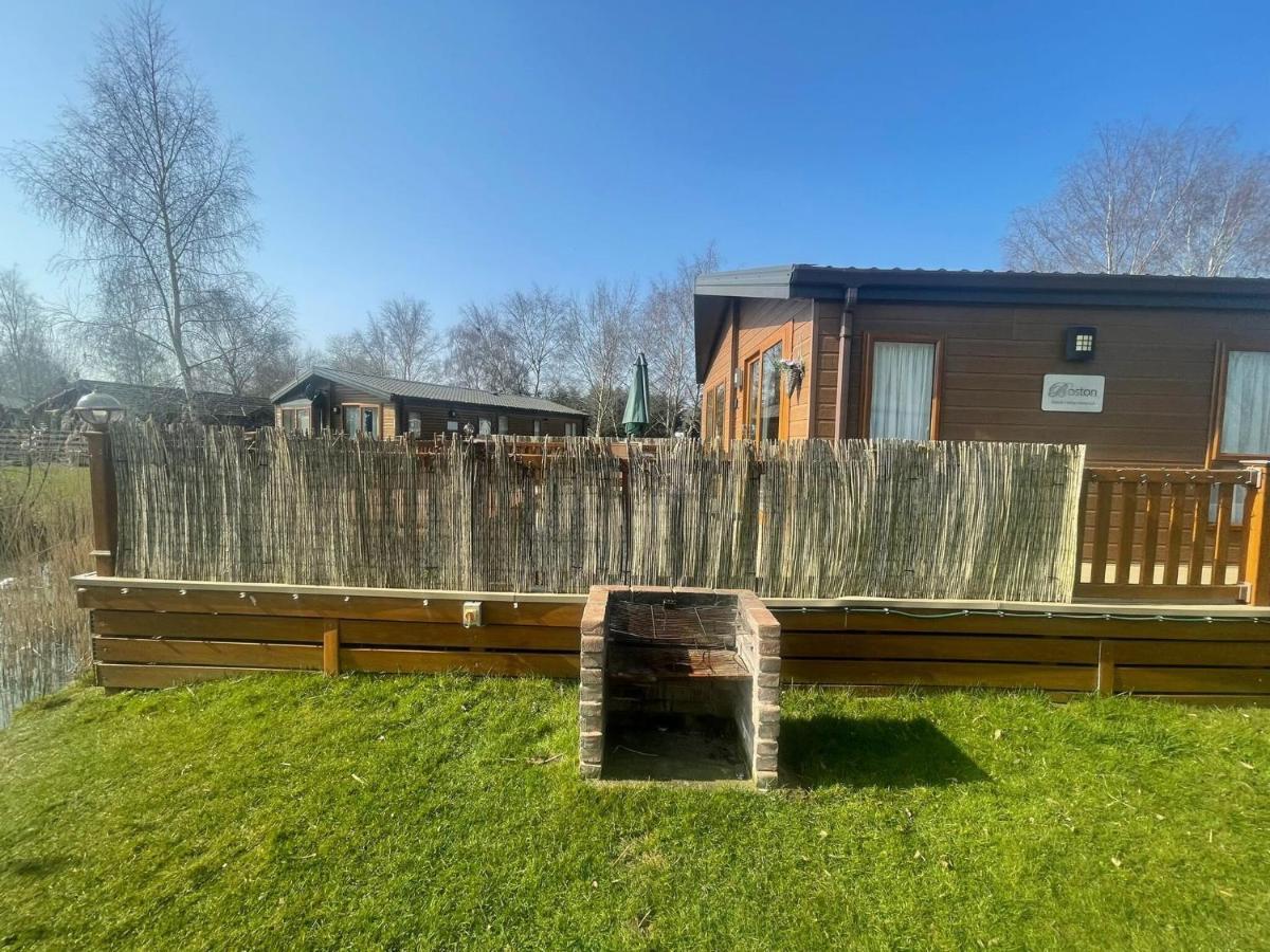Luxury Lakeside Lodge L1 With Hot Tub Situated At Tattershall Lakes Country Park المظهر الخارجي الصورة