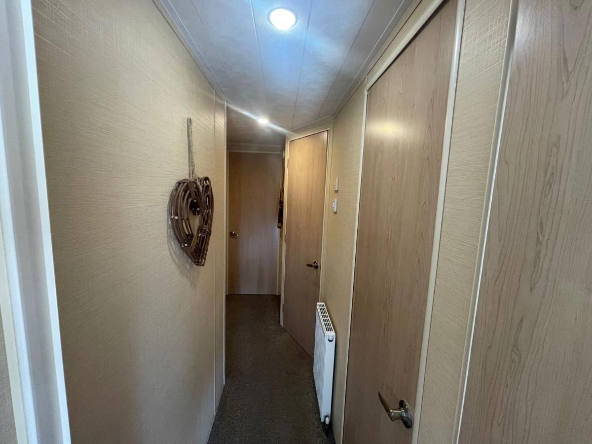 Luxury Lakeside Lodge L1 With Hot Tub Situated At Tattershall Lakes Country Park المظهر الخارجي الصورة