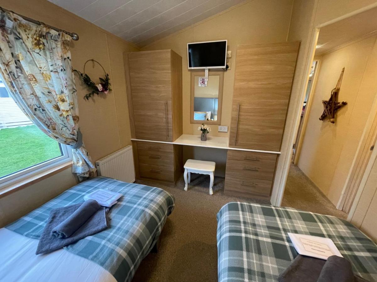 Luxury Lakeside Lodge L1 With Hot Tub Situated At Tattershall Lakes Country Park المظهر الخارجي الصورة
