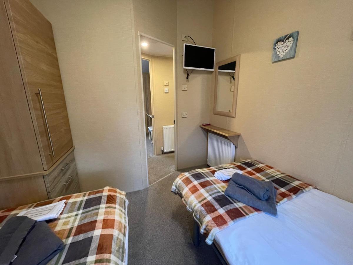 Luxury Lakeside Lodge L1 With Hot Tub Situated At Tattershall Lakes Country Park المظهر الخارجي الصورة